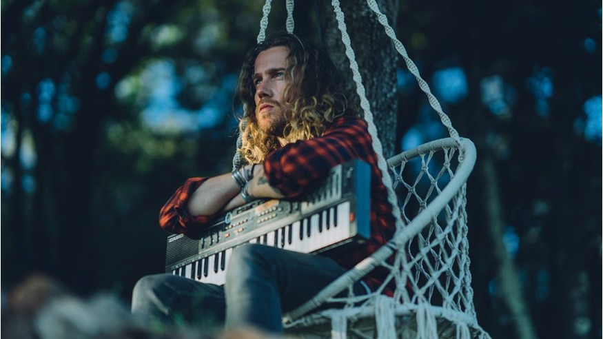 Avec «Vous & Moi», Julien Doré propose une relecture élégante de son album «&»