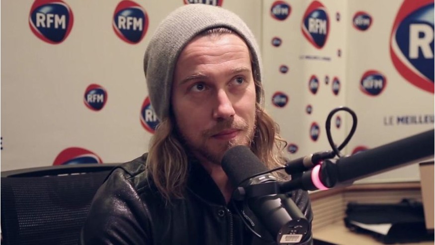 Julien Doré en interview sur RFM.fr : «Pamela Anderson est mon icône écorchée»