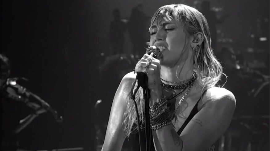 Miley Cyrus : découvrez son nouveau single «Slide away»