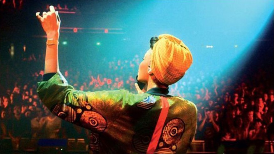 Imany dévoile «Time only moves», un nouvel inédit extrait de son album live !