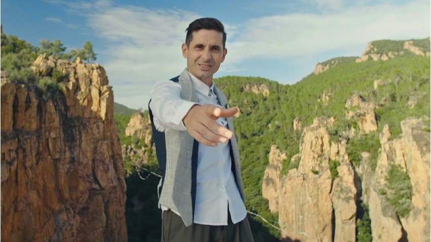 Silvàn Areg : découvrez son nouveau clip «On va RFR le monde»