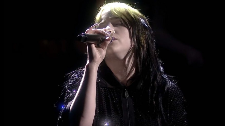 Billie EIlish interprète le générique de James Bond aux Brit Awards !