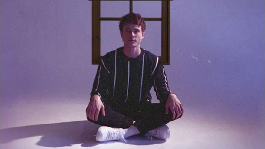 Alec Benjamin révèle la date de sortie de son album !