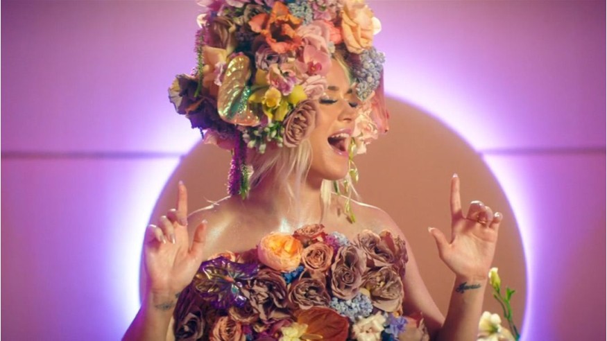 Katy Perry révèle qu'elle est enceinte dans la clip de «Never Worn White»