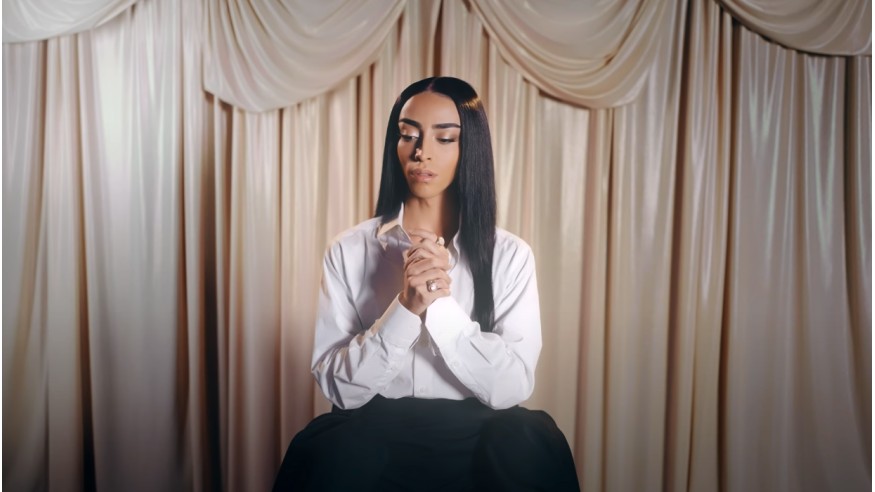 Bilal Hassani dévoile son nouveau clip «Papa Maman»