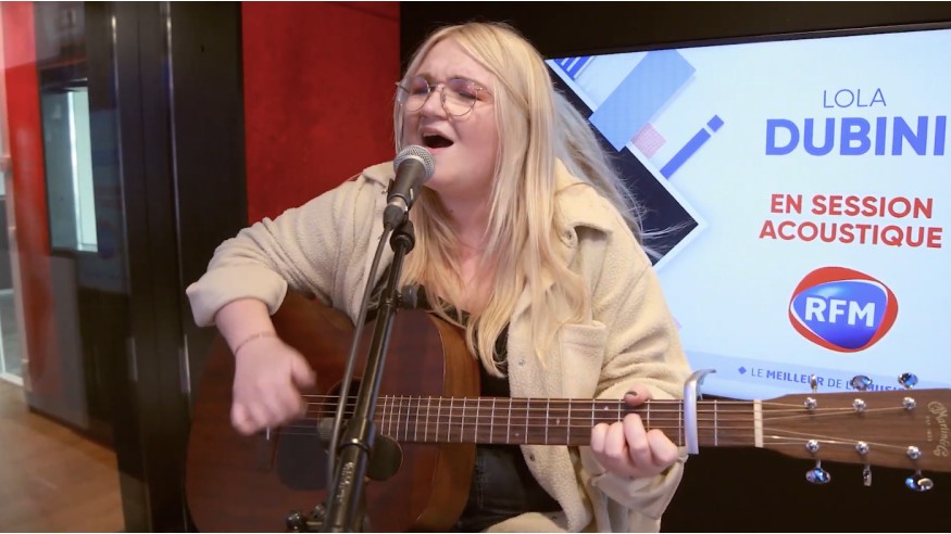 Écoutez le tout premier album de Lola Dubini « Je te le dis » !
