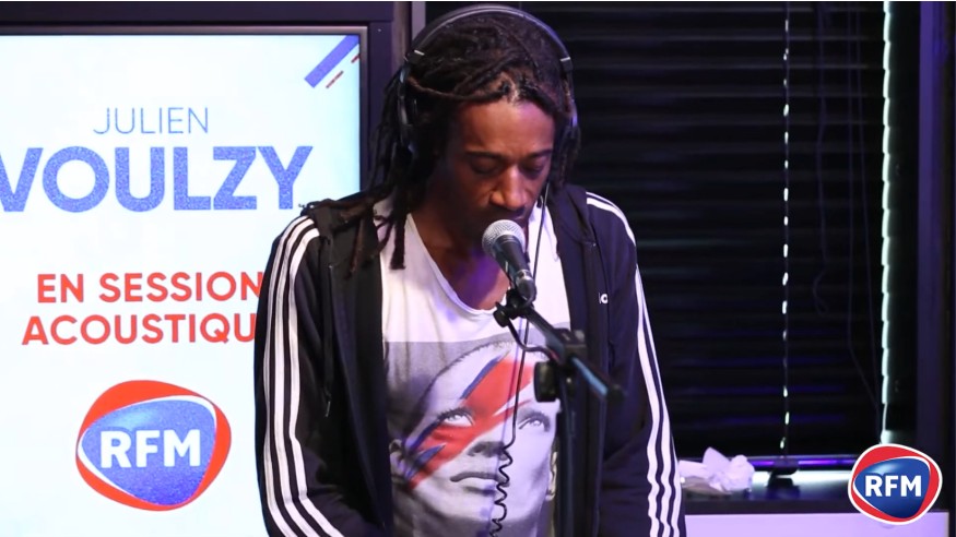 Julien Voulzy interprète « Ainsi » en session acoustique !