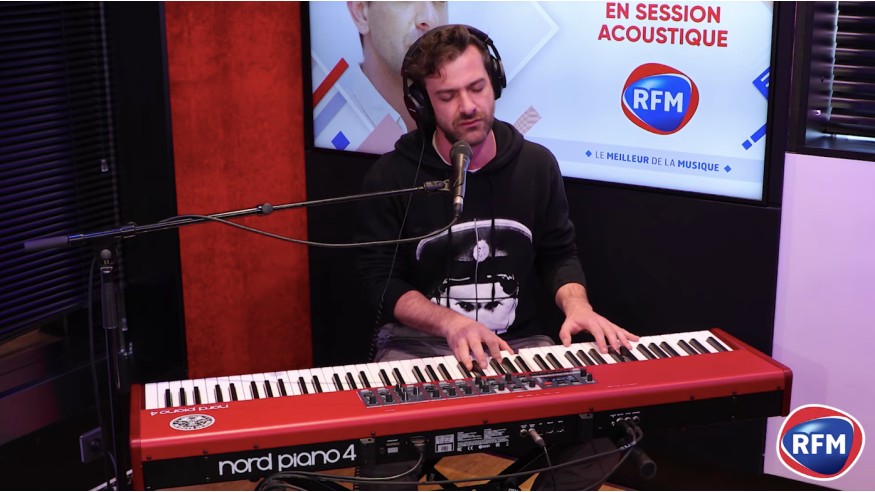 Josef Salvat interprète « I'm Sorry » en session acoustique !
