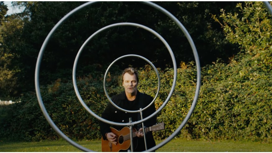Axel Bauer: découvrez son nouveau single « Ici Londres »