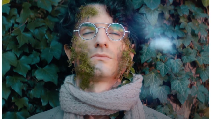 Louis Arlette révèle le clip « Arbre de vie »