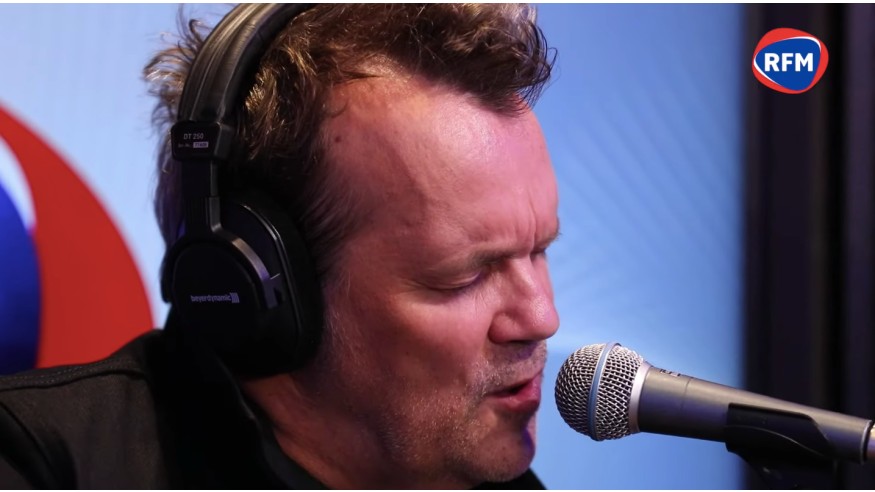 Axel Bauer interprète « Ici Londres » et « Éteins la lumière » dans le 16/20 !