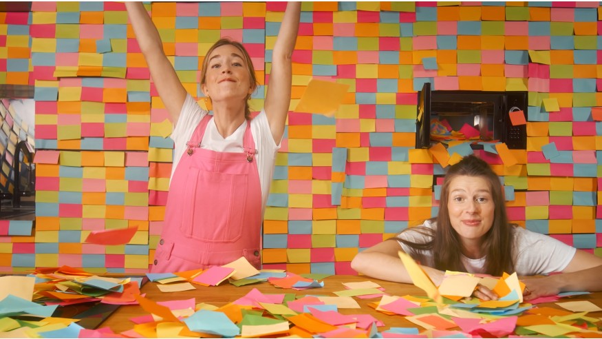 Les Frangines croulent sous les post-it dans « Notes »
