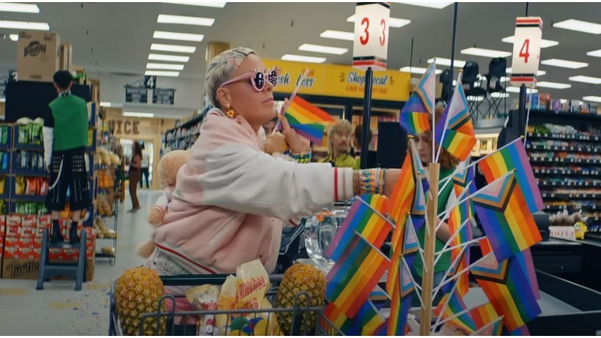 P!NK dévoile son nouveau single « Never Gonna Not Dance Again »