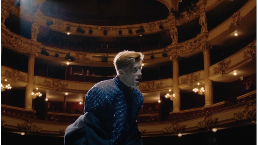 Loïc Nottet fait son retour avec le single « Mélodrame »