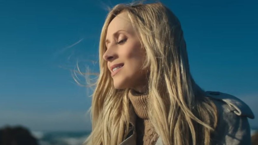 Lara Fabian dévoile le clip de "Ta peine"