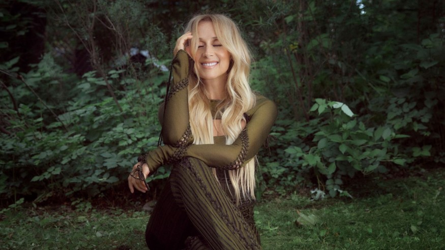 Après plusieurs mois d'attente, Lara Fabian partage un nouveau single