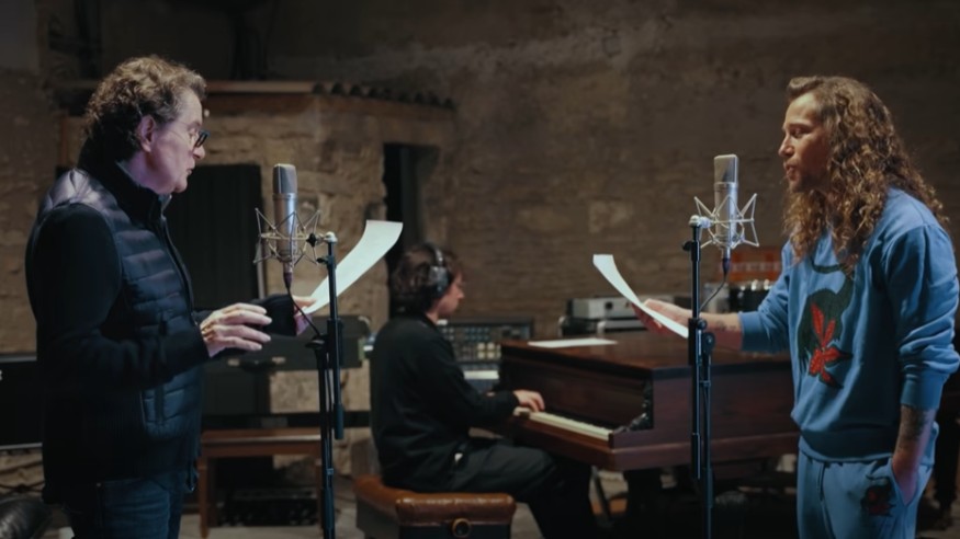 Julien Doré en tête à tête avec Francis Cabrel pour le clip de « Un homme heureux ».