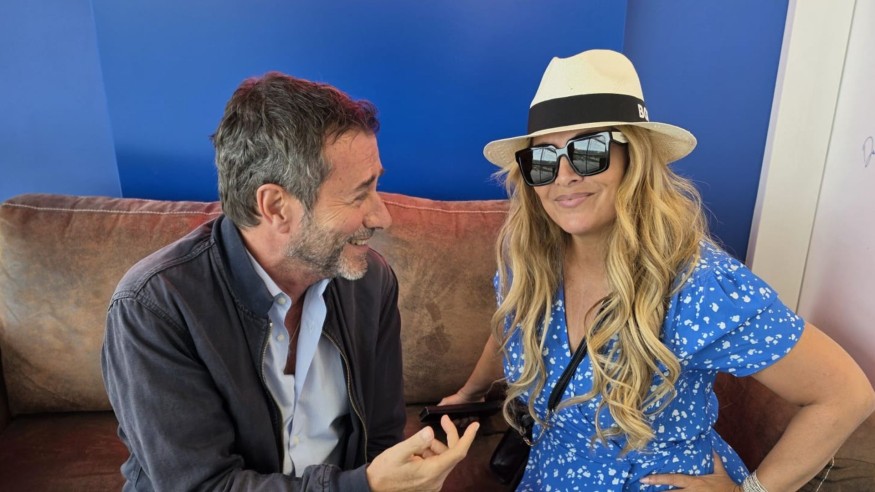Hélène Ségara en interview avec Bernard Montiel